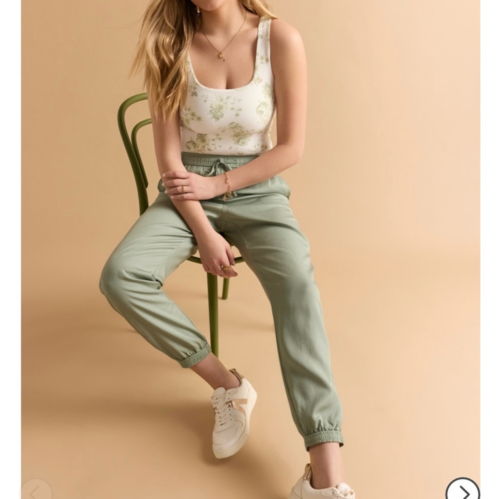 NWT Francesca's Collections Light Green Jogger Pants